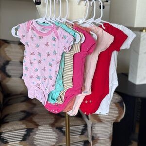 Bundle of 8 Short Sleeve Onsies (0-12 mos)